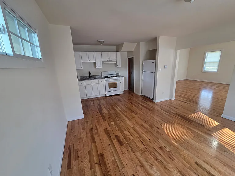 812 Glen Ter — Photo 5