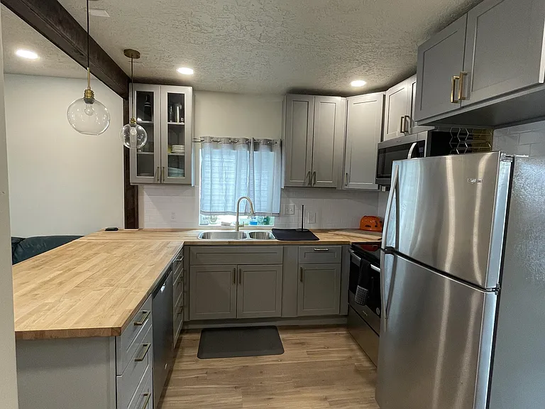 2120 Elm St — Photo 6