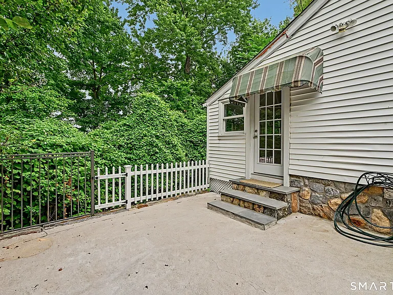 4 Highview Ave #R — Photo 22