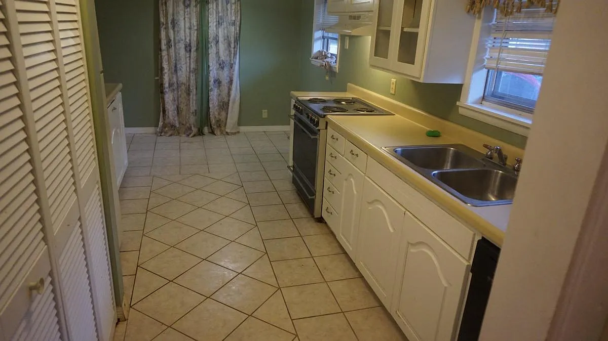 3 bed, 1250 sqft, $1,250 — Photo 4