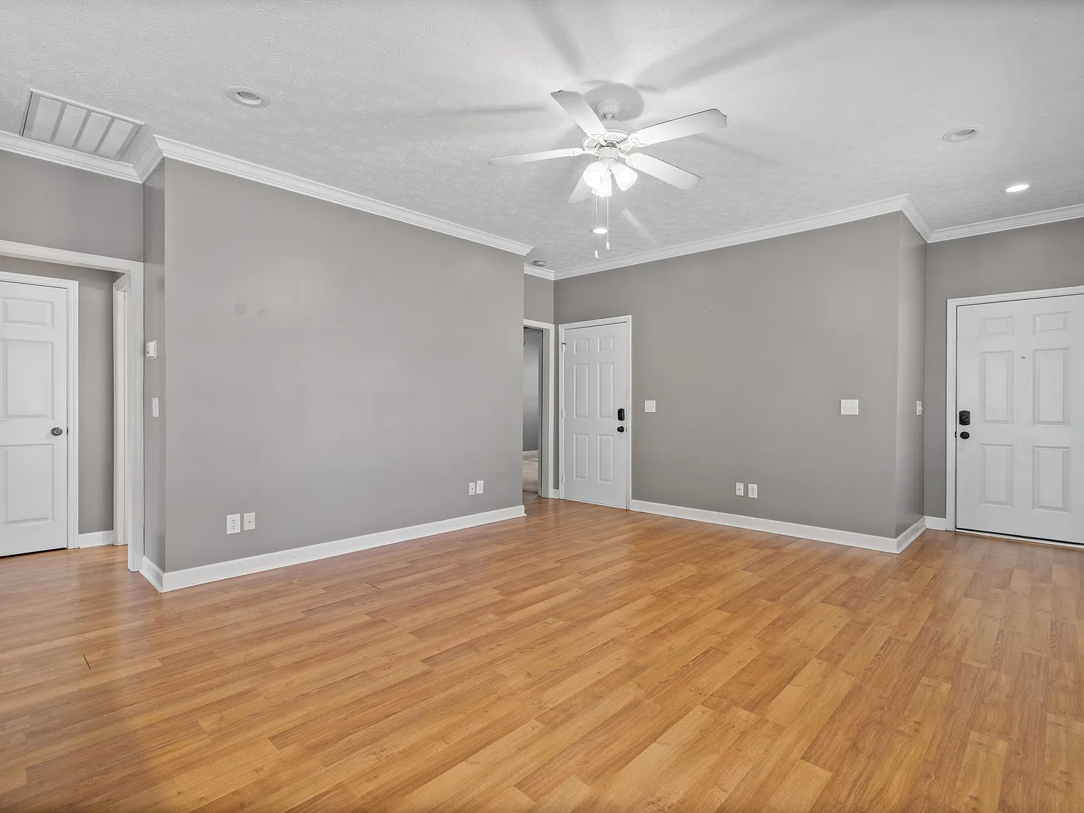 1623 Wellington Street - NA — Photo 2