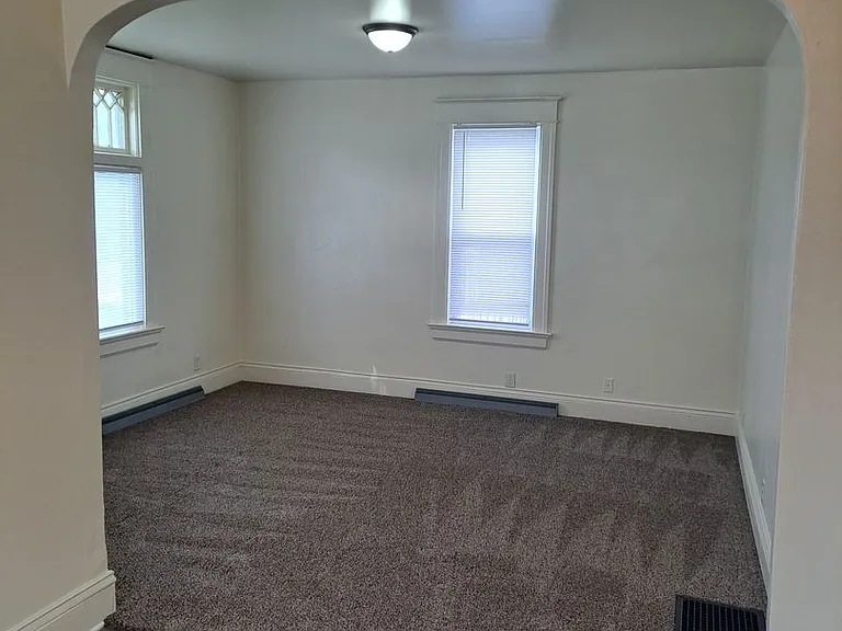 1133 Edgewater Ave — Photo 2