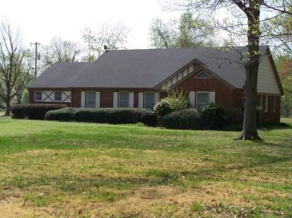 1319 Honeysuckle Ln, Union City, TN 38261