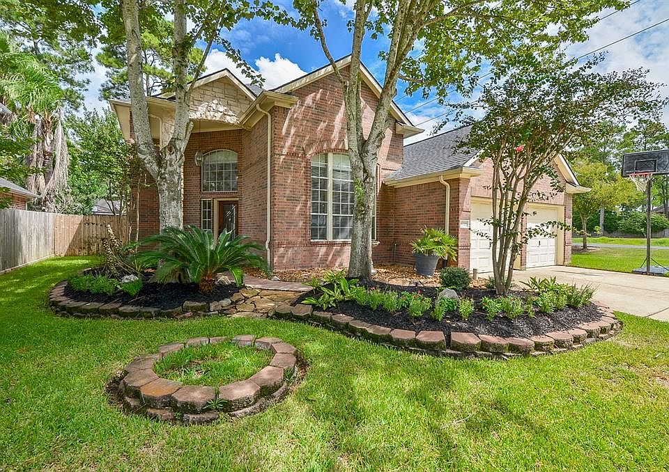 Welcome home to 16202 Bontura Street!