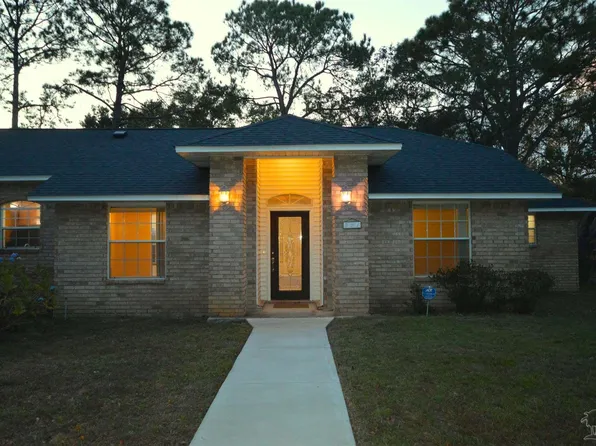 521 Long Lake Dr, Pensacola, FL 32506