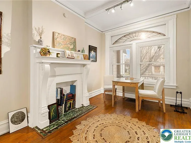 717 W Broad St #1 — Photo 4