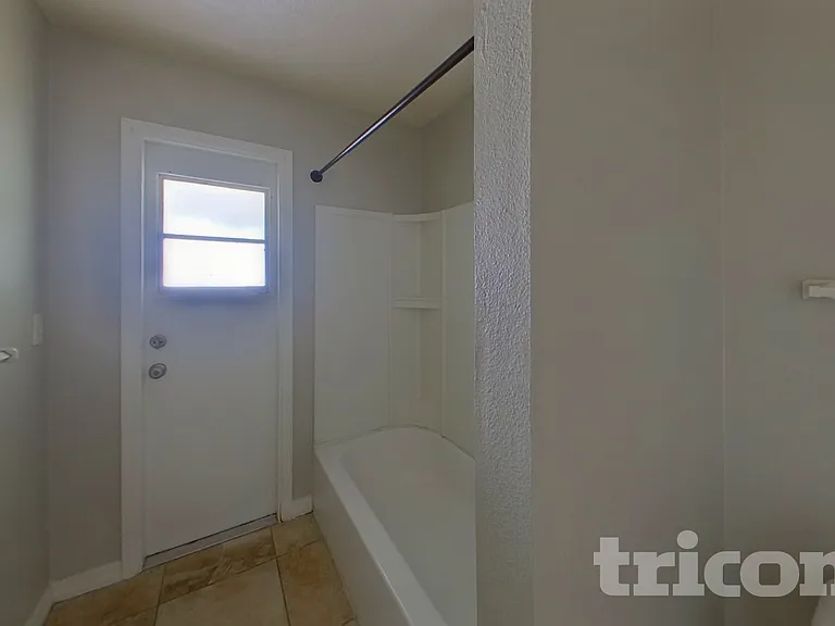 400 Cocoa Ct — Photo 16