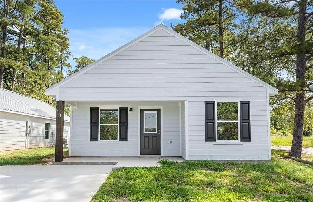 3 bed, 1376 sqft, $1,600 — Photo 1