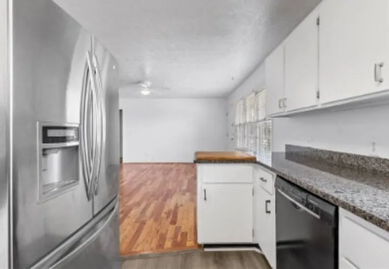 1708 N Poplar St — Photo 20