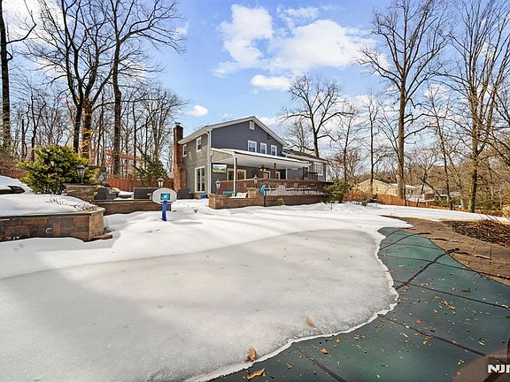 3rd image of 564 Whitenack Rd