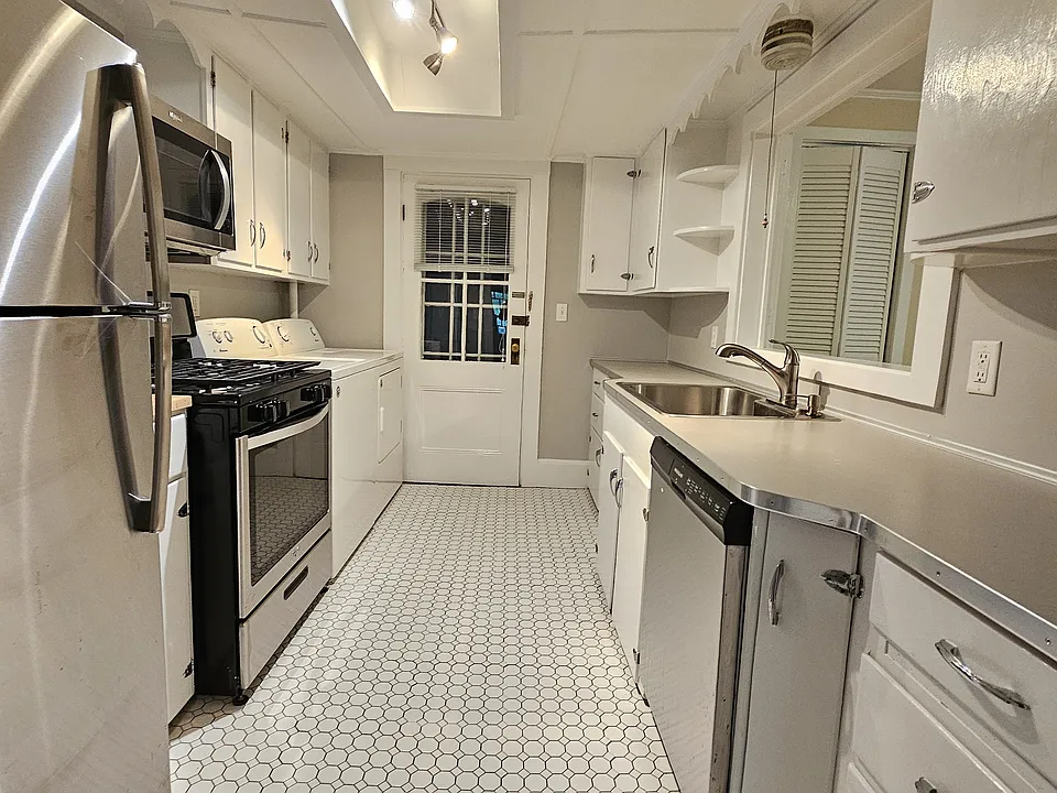 Kitchen & Laundry