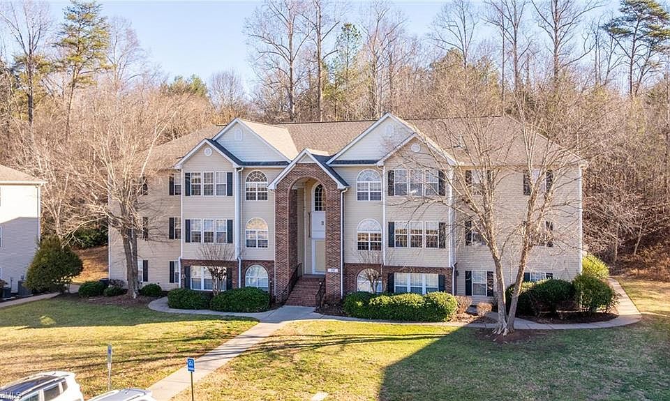 1st image of 221 Ivy Glen Ct