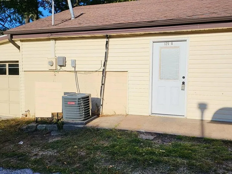 125 E Neosho St #B — Photo 1