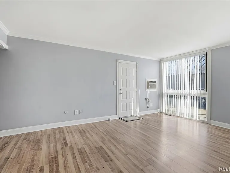 4030 W Thirteen Mile Rd #J2 — Photo 12