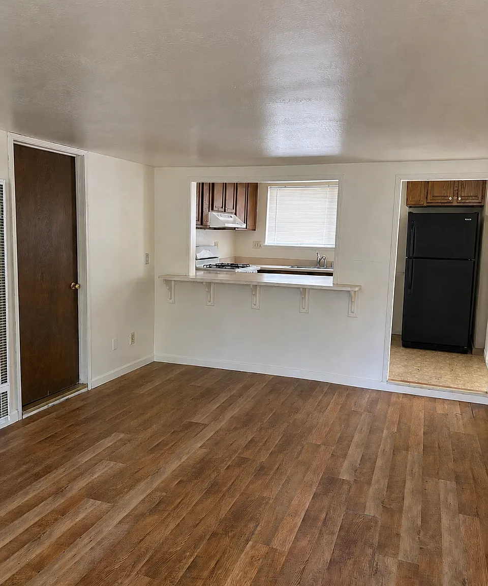 2 bed, 850 sqft, $2,100 — Photo 1