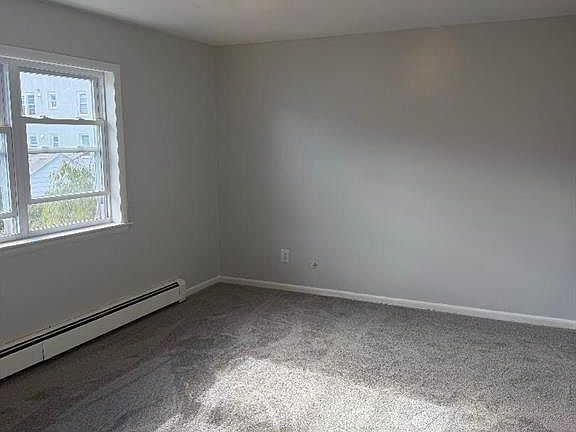 5th image of 206 Riverview Pl APT 10