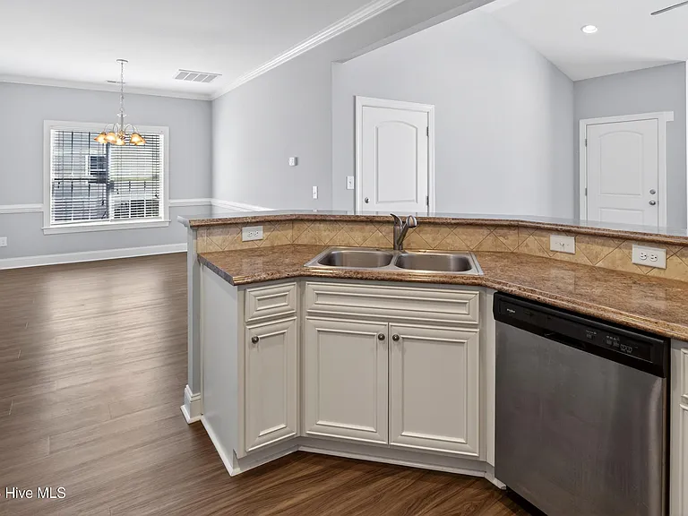 1661 Cambria Dr #B — Photo 13