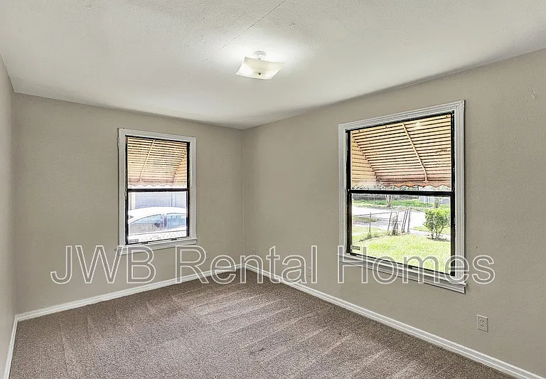 3825 Division St — Photo 9
