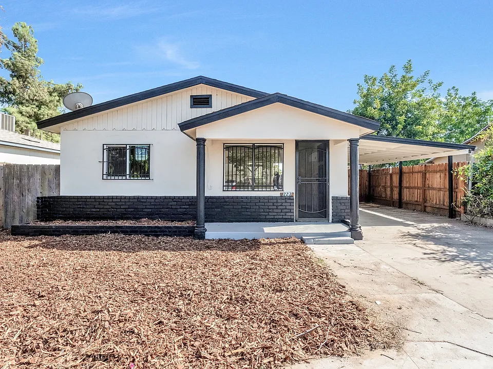 223 W Alluvial Ave
