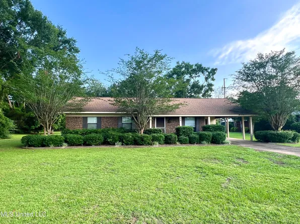 487 Cowart St, Lucedale, MS 39452