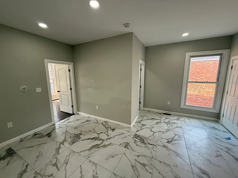 41 Howe St #1R — Photo 5