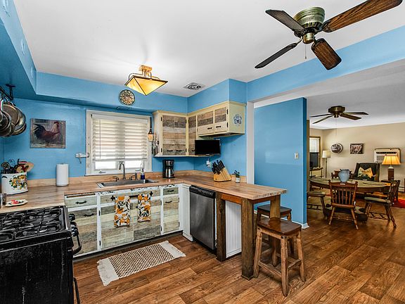 4th image of 8526 Rockefeller Ave