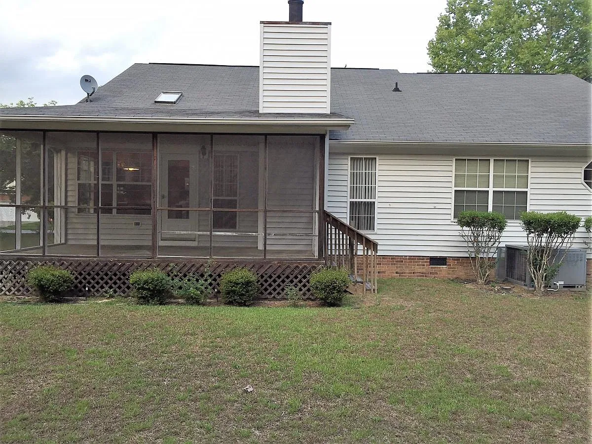 3 bed, 1699 sqft, $1,900 — Photo 2