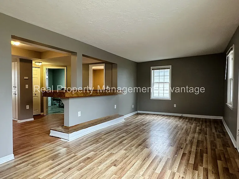 23511 Wellington Ave — Photo 3