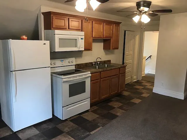 Studio, 650 sqft, $1,100 — Photo 4