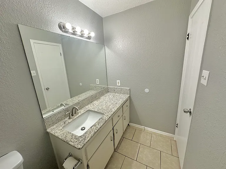 2107 Hinkle Ave #C — Photo 9