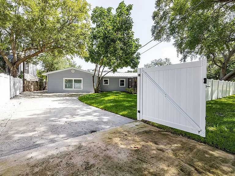 4200 W Beachway Dr — Photo 27