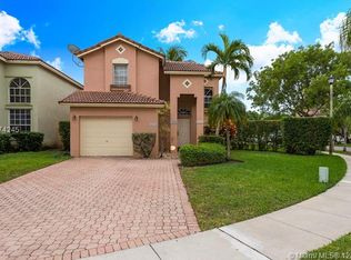 10698 NW 7th St, Pembroke Pines, FL 33026