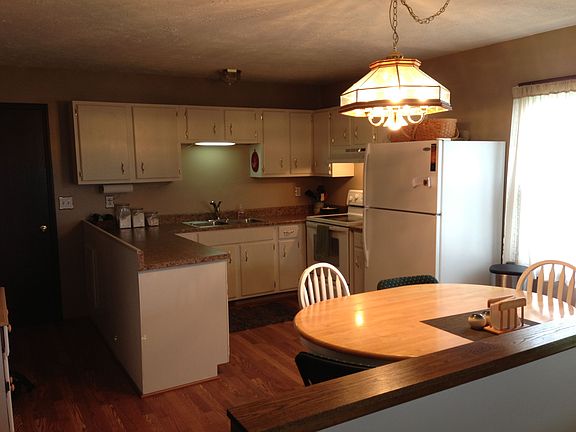 Eat-in kitchen