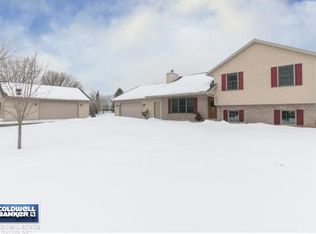 8207 Winddancer Dr, Pulaski, WI 54162