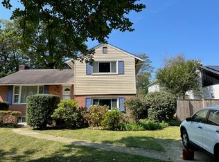 9900 De Paul Dr, Bethesda, MD 20817