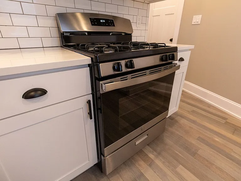 Pf-Arg, 2850 W Barry Series — Photo 10