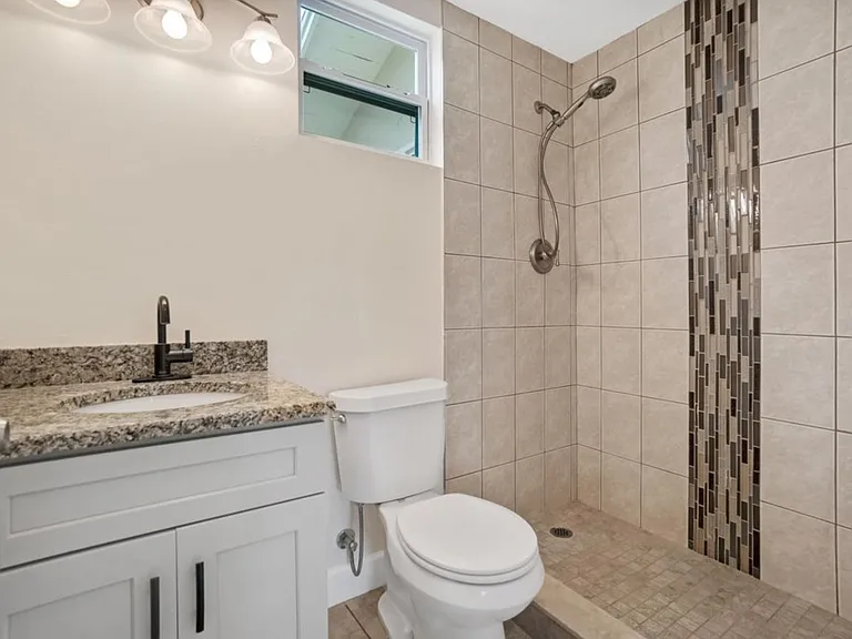 517 Sunrise Ct #B — Photo 5