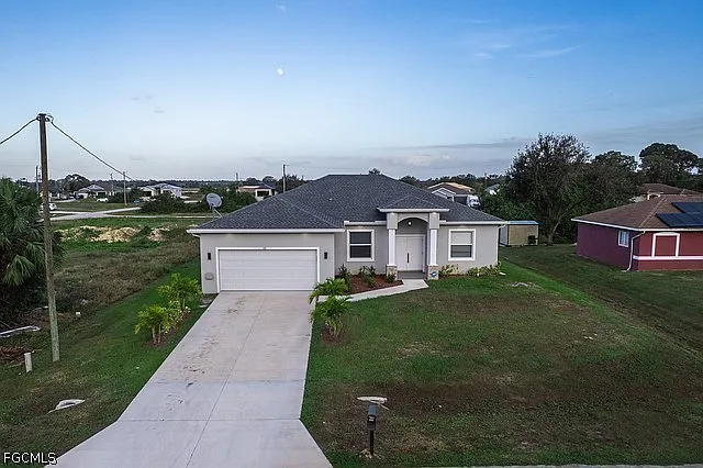 3 bed, 2.0 bath, 1723 sqft, $2,000 — Photo 2
