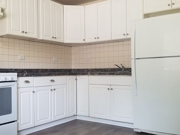 4th image of 1105 Barberry Ln