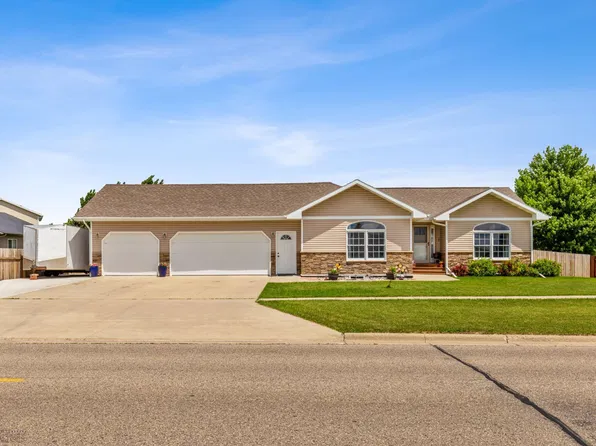 1867 10th St W, West Fargo, ND 58078