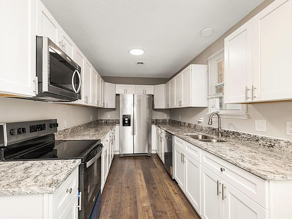 3rd image of 528 Kingsbury Dr