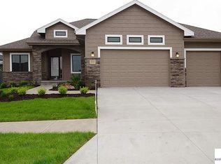 18325 Cheyenne Rd, Omaha, NE 68136