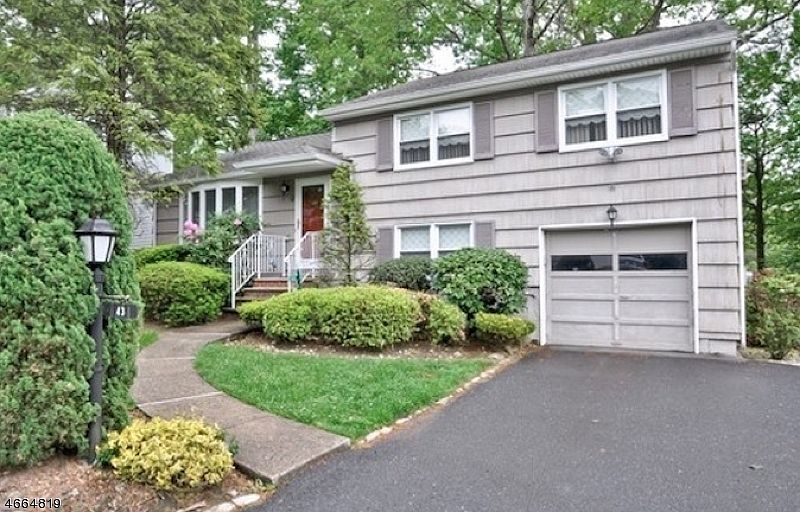 1st image of 43 Mounthaven Dr