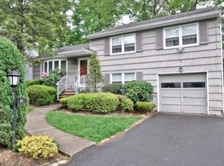 43 Mounthaven Dr, Livingston, NJ 07039
