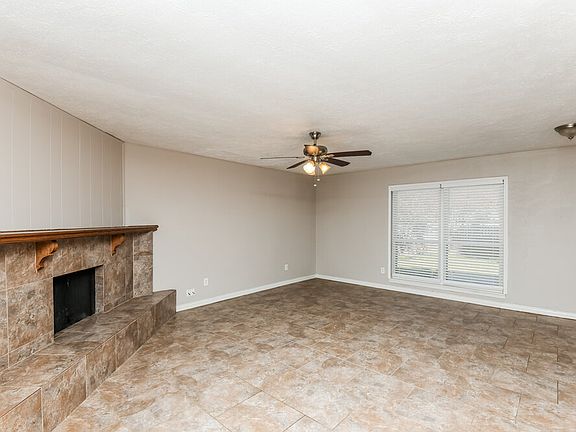 4th image of 6901 Glenwood Dr