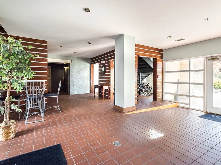 Poythress Apartments — Photo 3