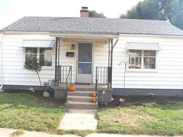 212 W White St, Clinton, IL 61727