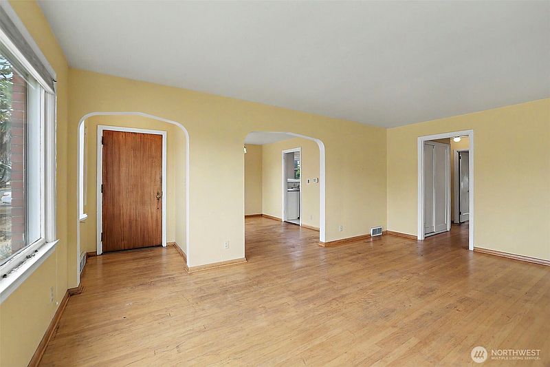 3rd image of 3914 13th Avenue S