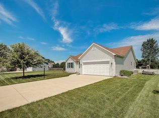 N8354 Cardinal Pass, Ixonia, WI 53036