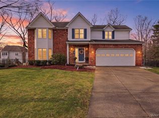 33 Randwood Ct, Getzville, NY 14068